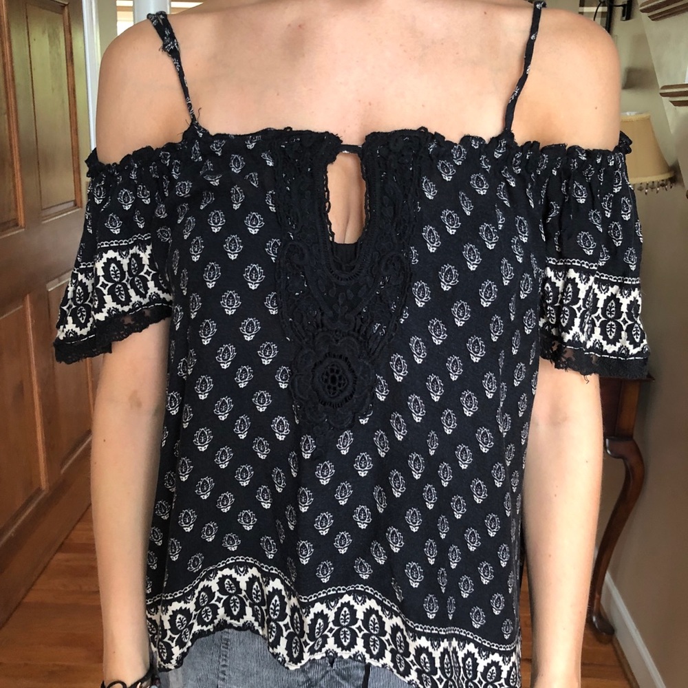 Cold shoulder printed blouse